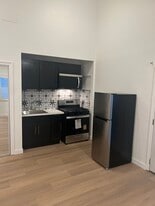 Building Photo - 13185 Don Julian Rd