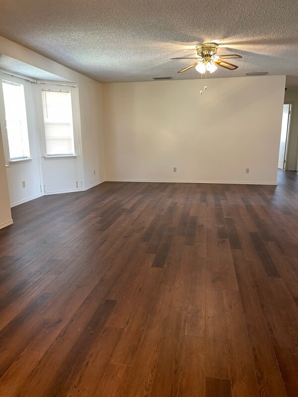 Building Photo - 1029 E Williamson Ave