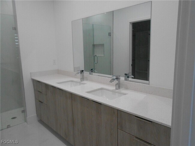 Building Photo - 6033 Kumquat Cir