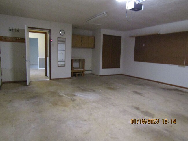 Building Photo - Great Home Located on the Eastside/Sungate...