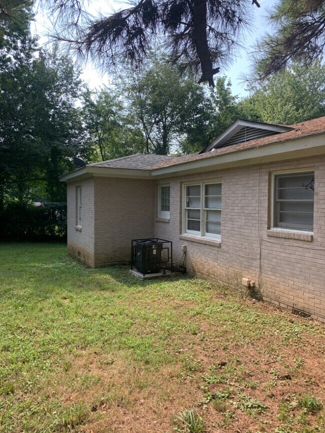 Building Photo - 3102 Kirkland Dr NW
