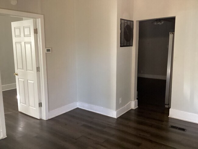 Building Photo - 1330 W Roache St