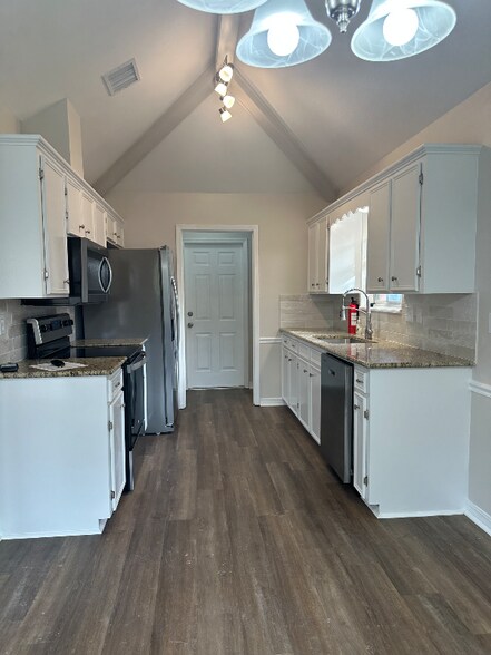 Building Photo - 3324 Danbury Ct