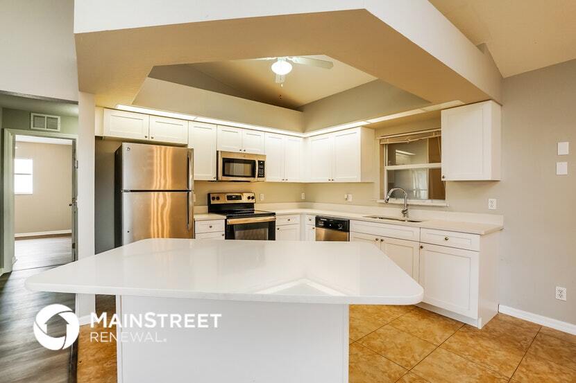 Building Photo - 2108 NE 15th Ln