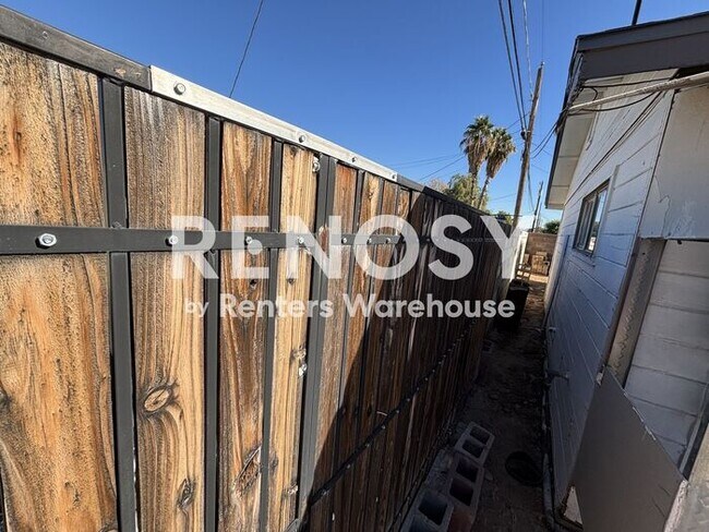 Building Photo - Modern, Solar Energy, 2-Bedroom detached Casita!