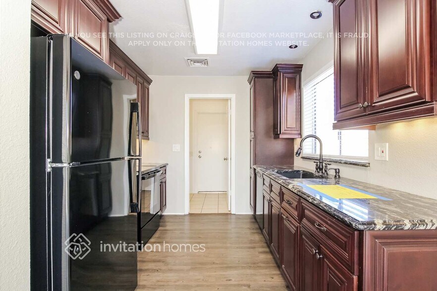 Building Photo - 10115 W Sells Dr