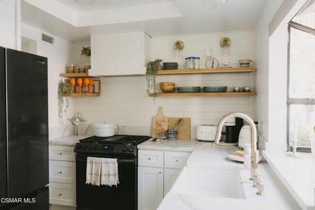 Building Photo - 5716 Skyview Way