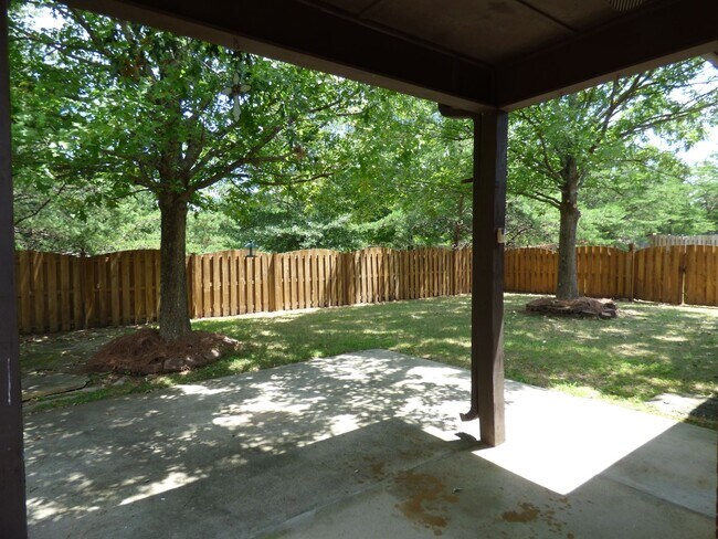 Building Photo - 3770 Abbeyglen Way