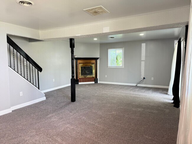 Building Photo - 359 Greenland Dr