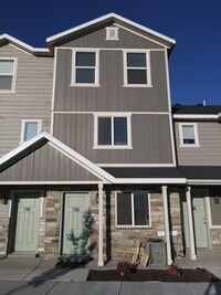 Building Photo - Beautiful 3 bed 2.5 bath townhome in Vineyard