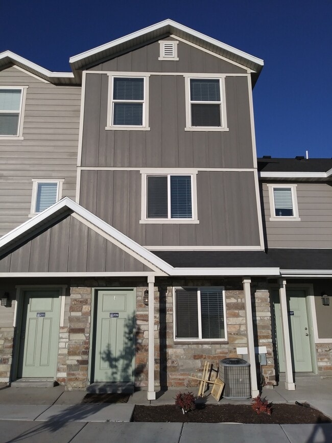 Building Photo - 209 N 680 E