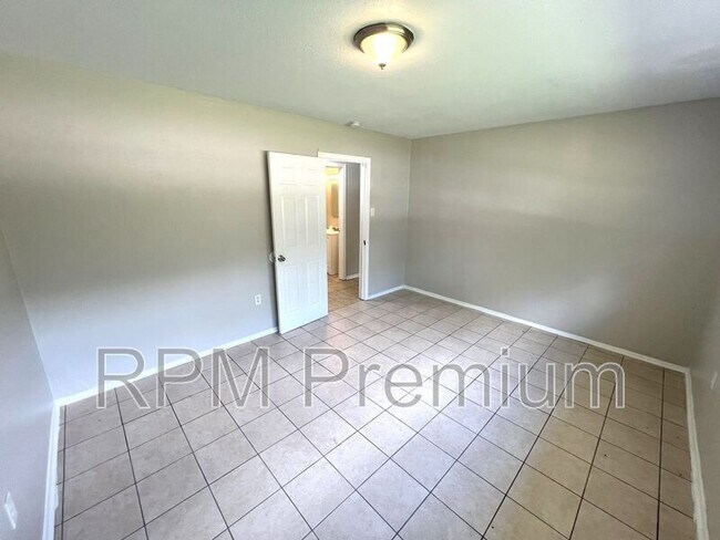 Building Photo - 6132 Pontotoc St