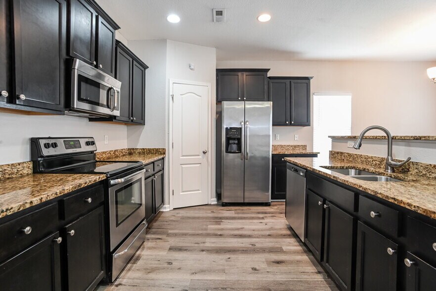 Building Photo - 9206 Avery Meadows Dr
