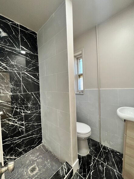 89-91 E 25th St 7 - 90 E 25th St