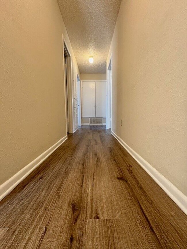 Building Photo - G 100-102 Gruver Circle