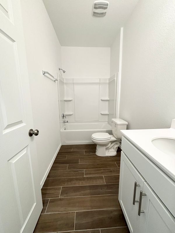 Building Photo - 117 Redonda Dr