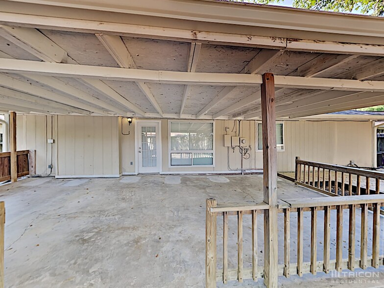 Building Photo - 120 WoodCrest Dr