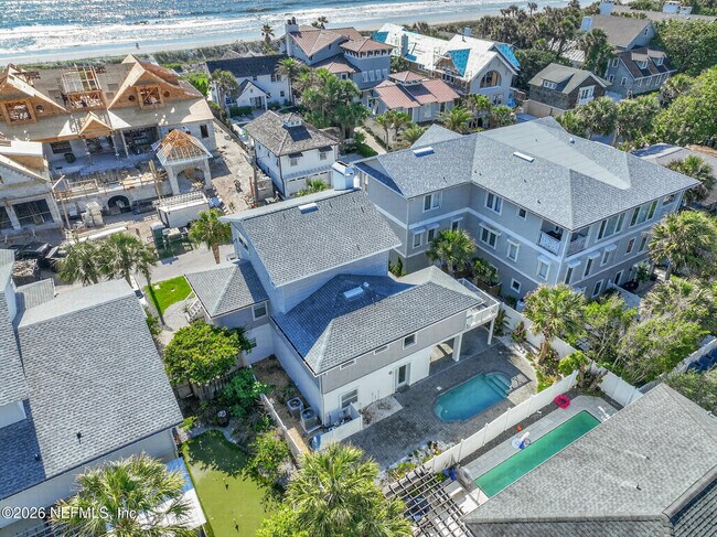 Building Photo - 1766 Beach Ave