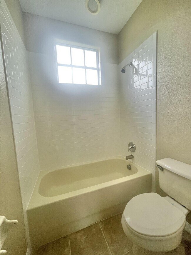 Building Photo - 2801 Eagles Roost Cir