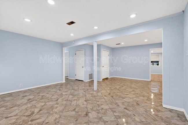 Building Photo - 5520 Holborn Dr