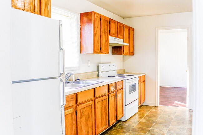 Building Photo - 835 Gladstone St