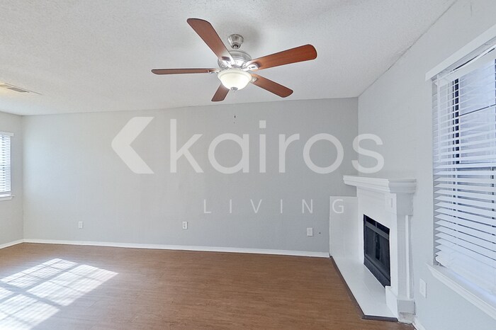 Building Photo - 832 Courtenay Pl