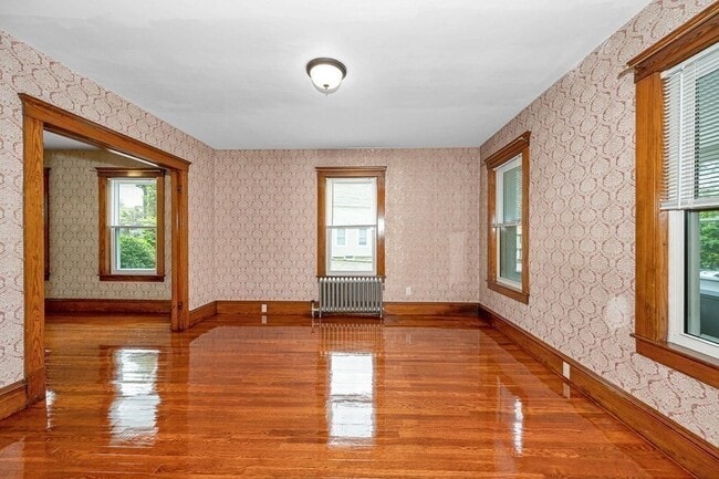 Building Photo - 833 Lawrence St