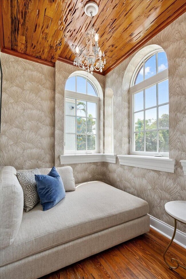 Building Photo - 221 Greymon Dr