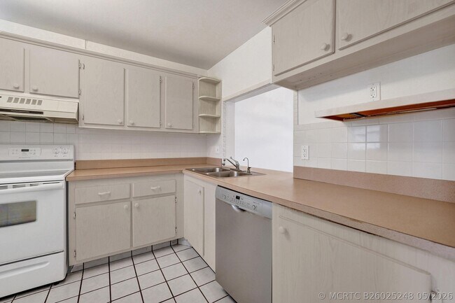 Building Photo - 9470 Poinciana Pl
