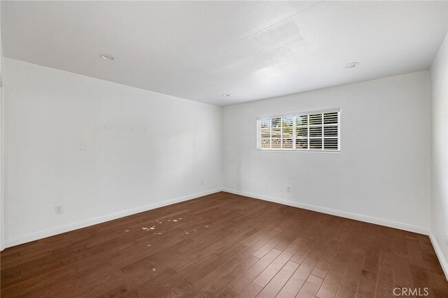 Building Photo - 7044 White Oak Ave