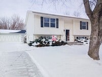 Building Photo - 4 Bedroom 2 Bathroom Home in Altoona