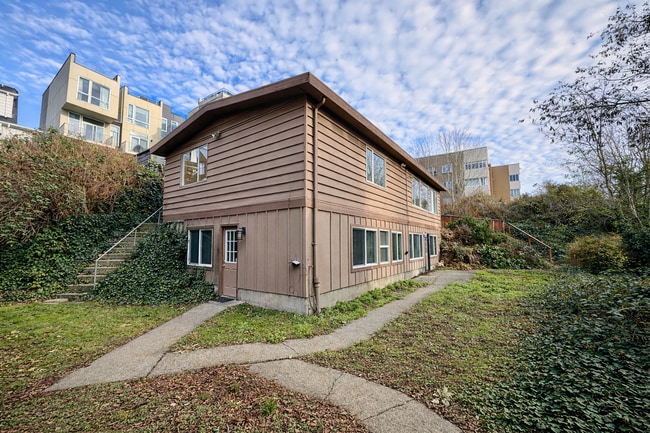 Building Photo - 3bd/3ba Seattle Home