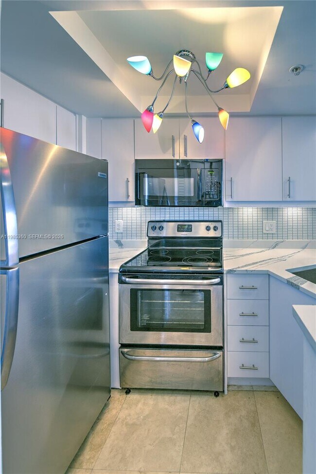 Building Photo - 2951 S Bayshore Dr