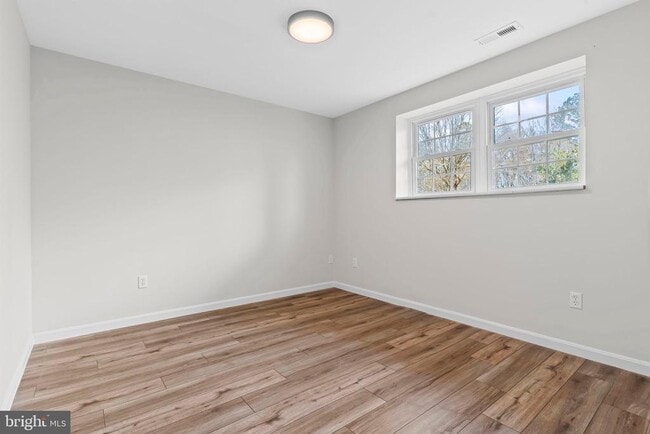 Building Photo - 46520 Rosewood Dr