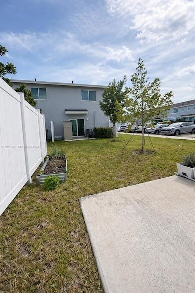 Building Photo - 1081 NW 5th St