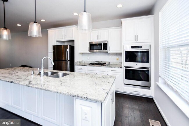 Building Photo - 608 Parkside Pl NE