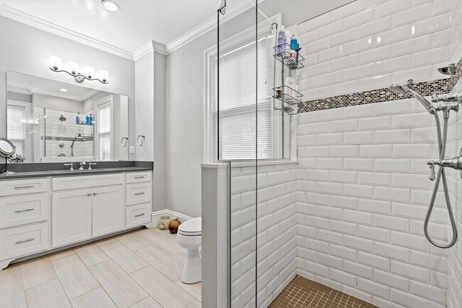 Building Photo - 65 Church St