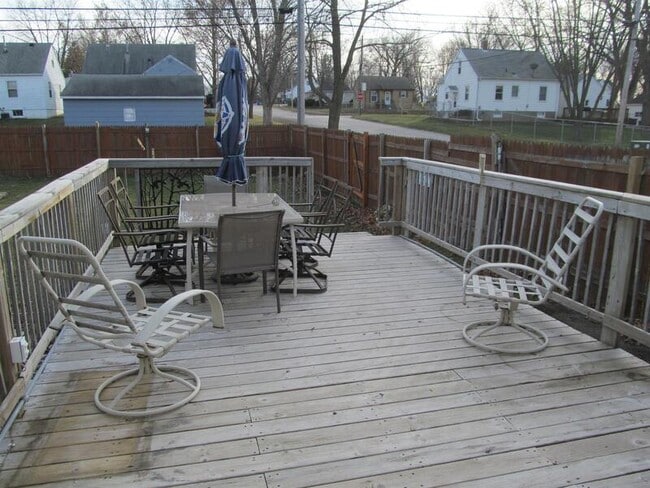 Building Photo - 655 36th St NE