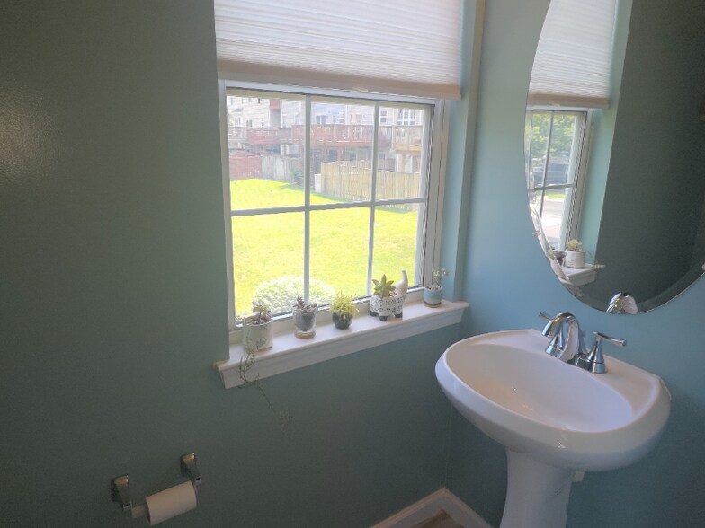 Building Photo - 1227 Rockland Ct