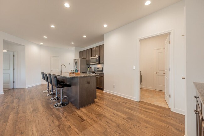 Building Photo - Modern Home with Open Floor Plan in Blacksburg