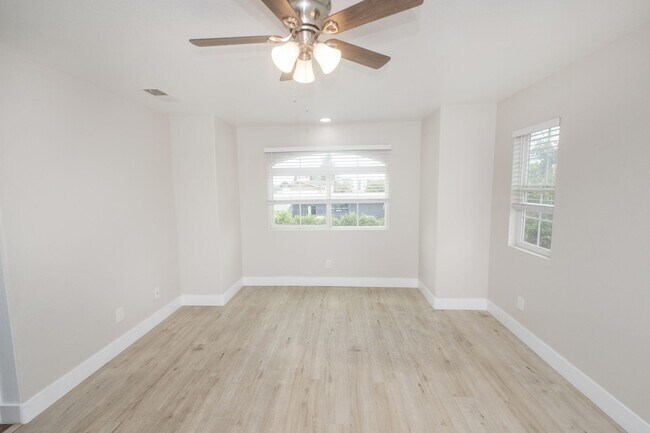 Building Photo - 511 Stork St