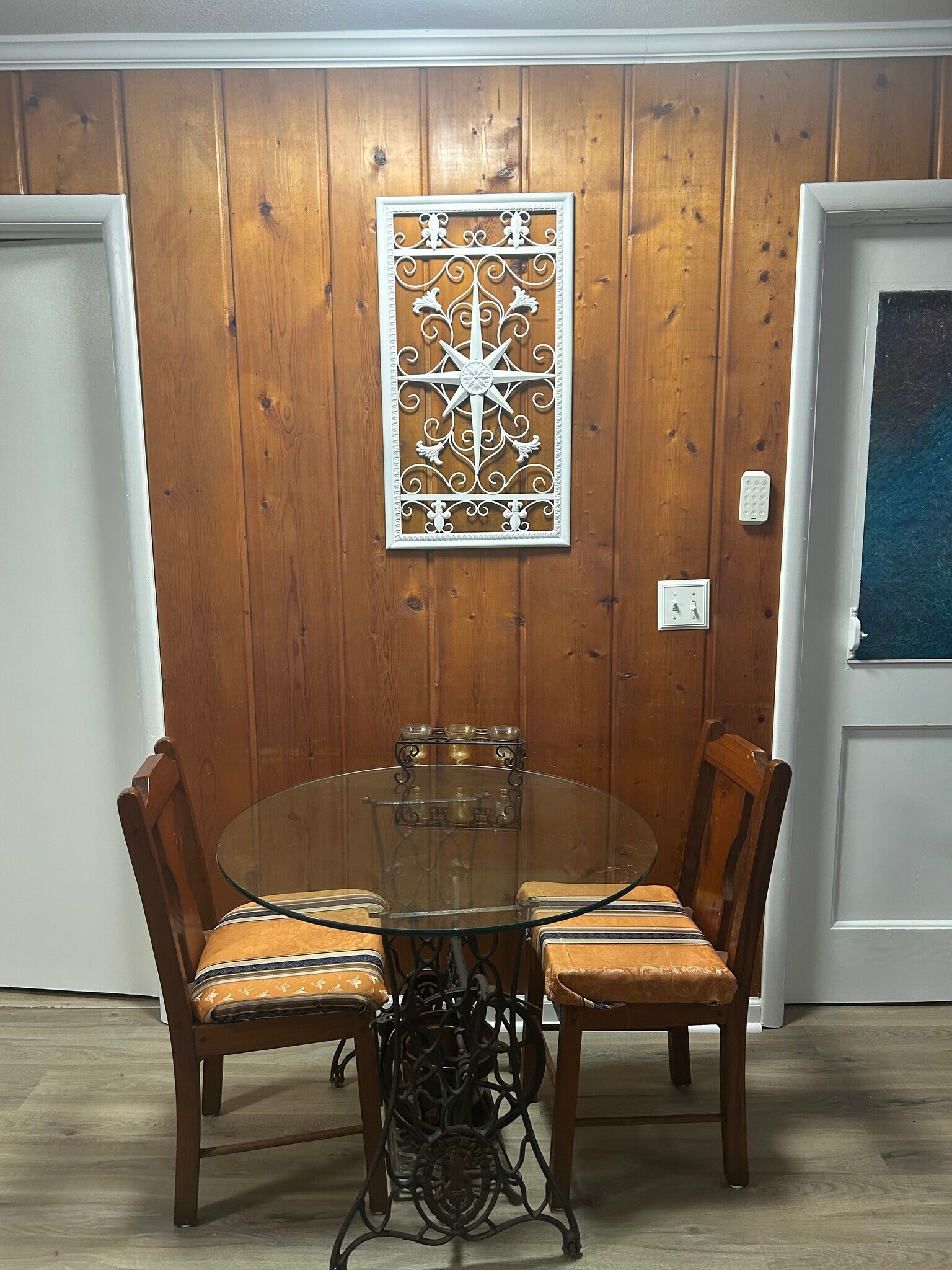 Dinning Table - 2511 Mashburn Rd