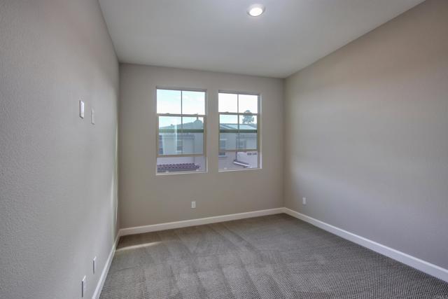 Building Photo - 1089 Delpy View Point