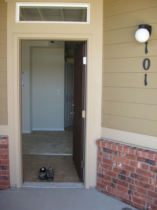 Building Photo - Beautiful 2-bed 2-bath condo!