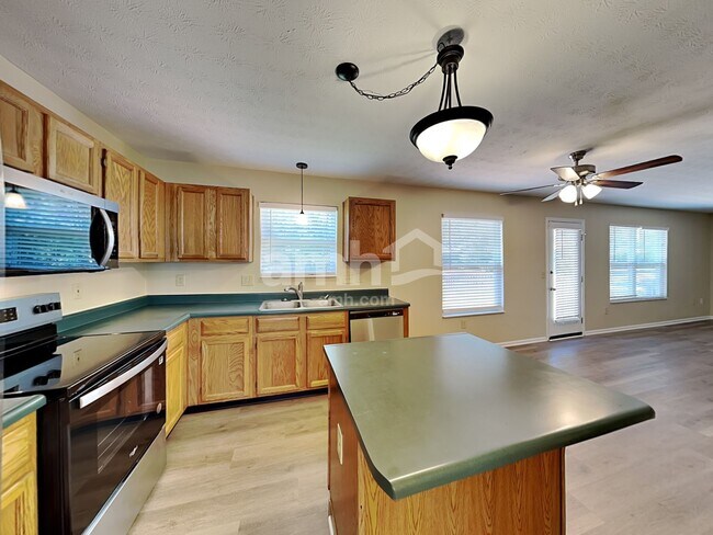 Building Photo - 545 Weeping Willow Ln