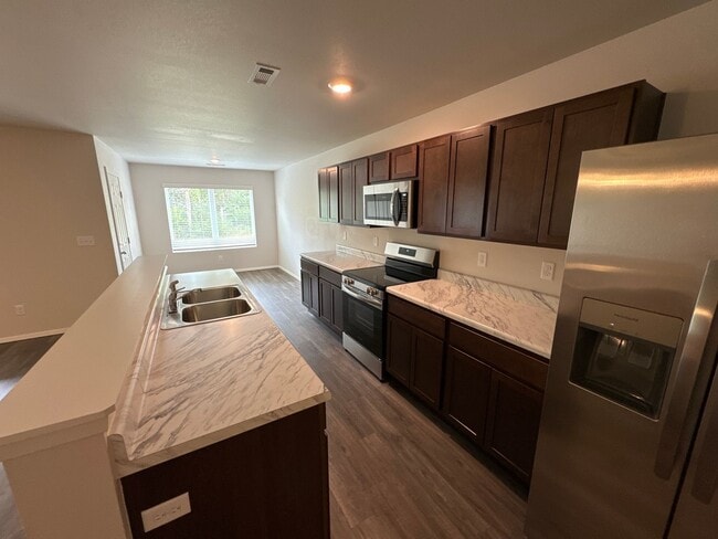Building Photo - Pre-Leasing Now! Secure This Modern 3-Bedroom, 2-Bathroom Home Available Soon in Regency Park!
