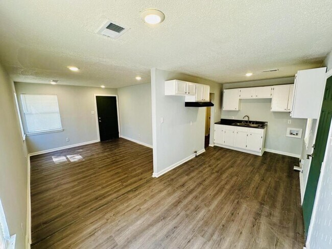 Building Photo - 4456 Beacon Hls Dr