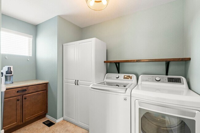 Building Photo - Evolve Real Estate: Meticulous and Luxurious 4 Bedroom + Office + Finished Basement on A Double C...