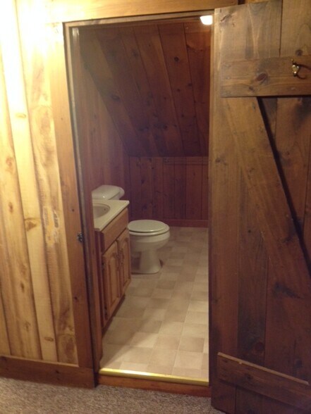 Building Photo - 6089 Memorial Dr