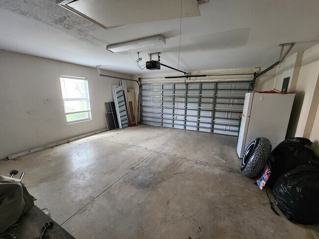 Building Photo - 15121 Cortona Way